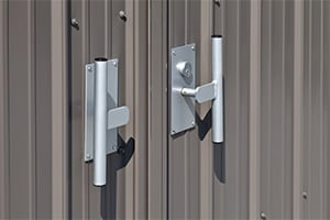 EasyMotion Pole Barn Sliding Door_StepSaver Latch