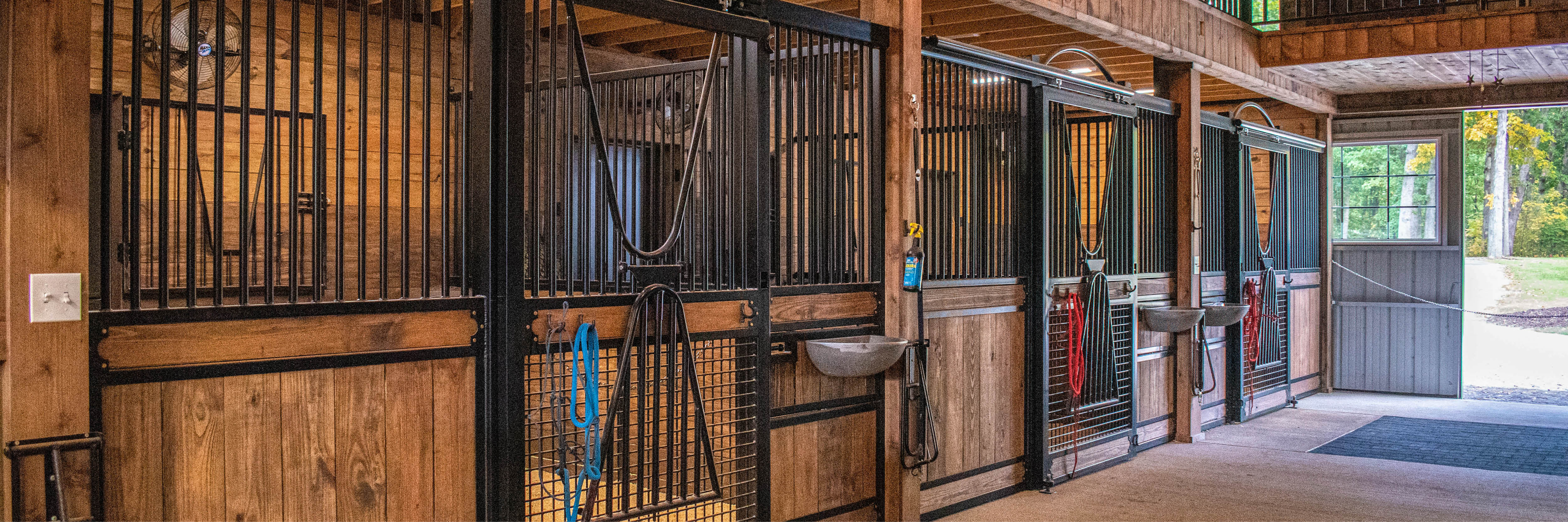 What Are the Advantages of Building a Post Frame Horse Barn?
