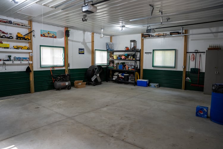 Red Pole Barn Garage | Reddick, IL | FBi Buildings